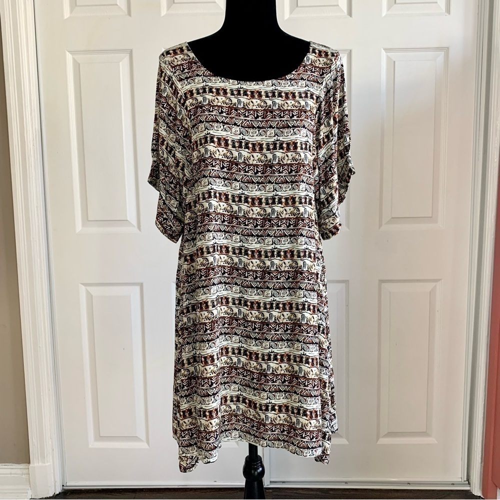Entro NWT Brown and Tan Tribal Block Print a oversized Babydoll Dress